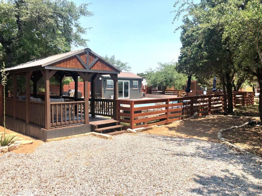 The Bison Cabin - The Cabins At Rim Rock Austin Bagian luar foto
