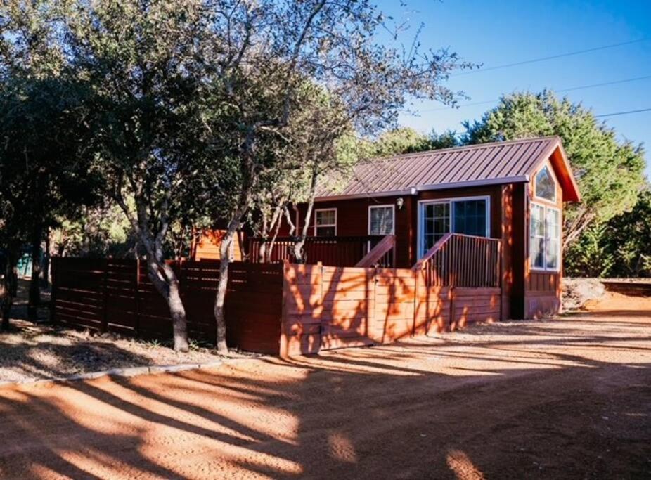 The Bison Cabin - The Cabins At Rim Rock Austin Bagian luar foto